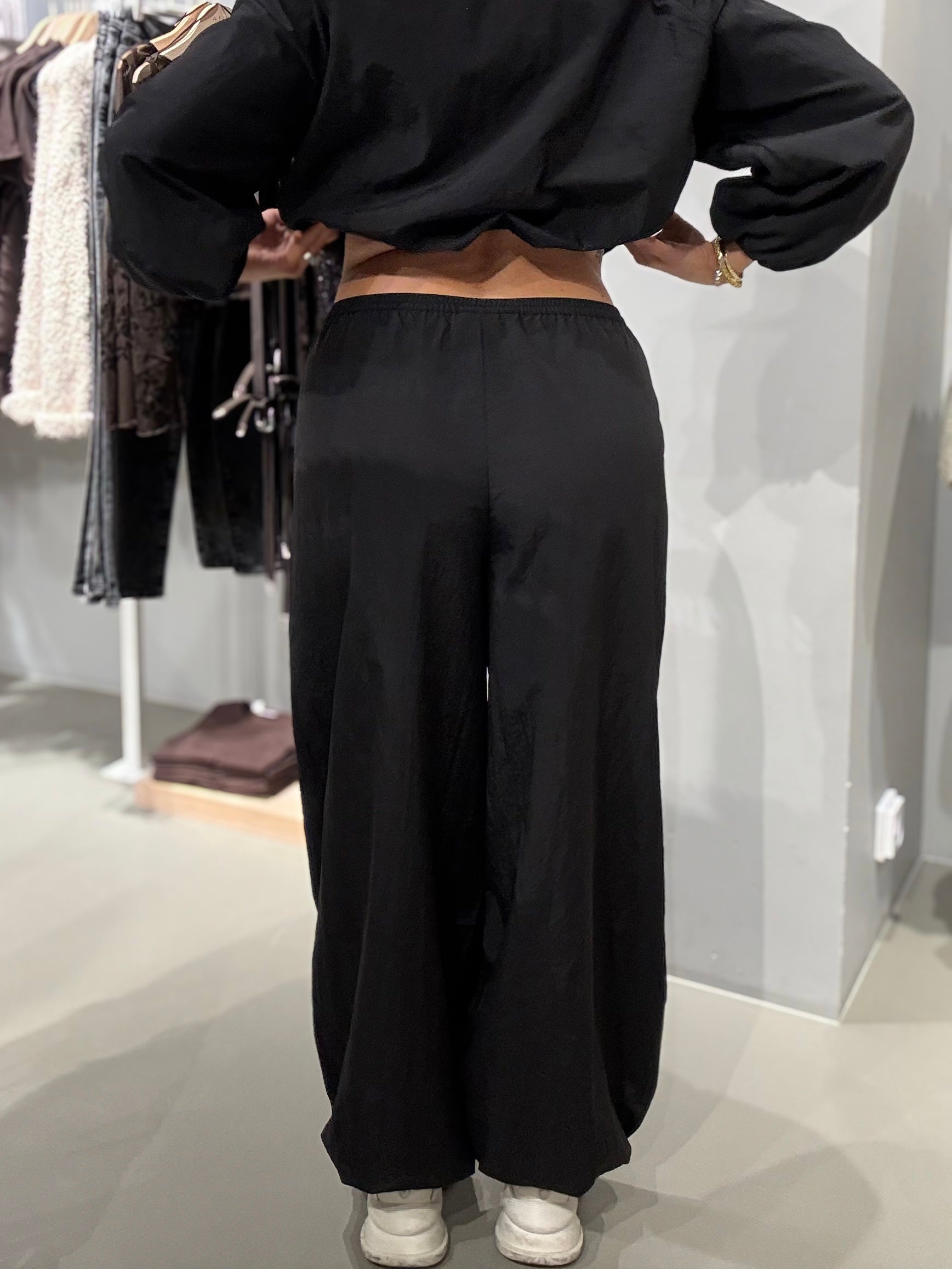 VISELMA Trousers - Black